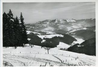 Ansichtskarte «Ausblick vom Chuderhüsi»; Verlag Globetrotter A.-G., Luzern; abgestempelt «RÖTHENBACH (EMMENTHAL)»; gelaufen nach Bern